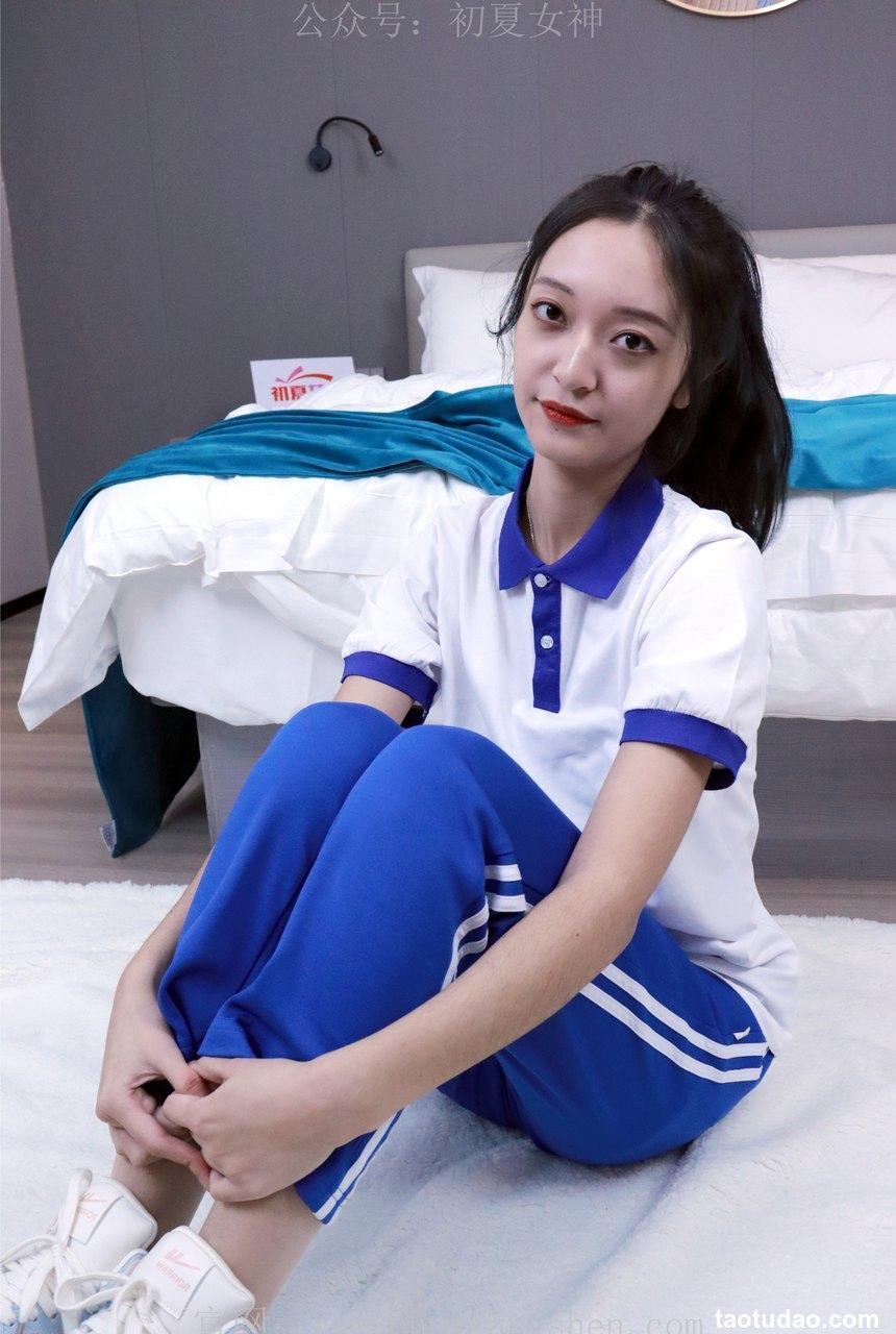 初夏女神 NO.001 依依 校服搭配37码运动鞋拍摄[126P+1V-5.44GB]