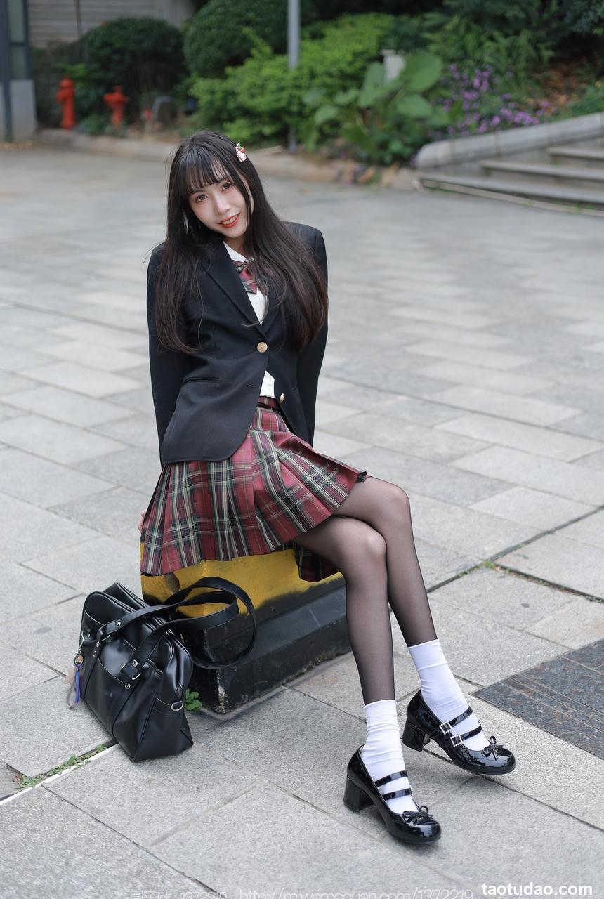 [IESS异思趣向] 2023.02.23 丝享家 1370 团团《春天的味道》[77P-100.3M]