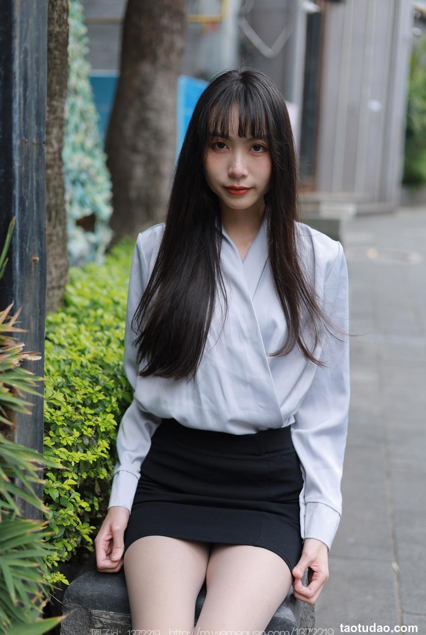 [IESS异思趣向] 2023.03.02 丝享家 1378 团团《楼梯上的美人》[92P-96.7M]