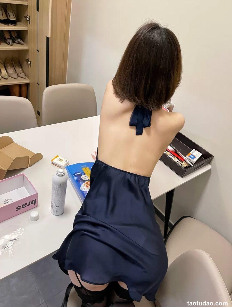 郑瑞妤 - 瑞瑞穿着真丝睡衣做家务 [27P-13MB]