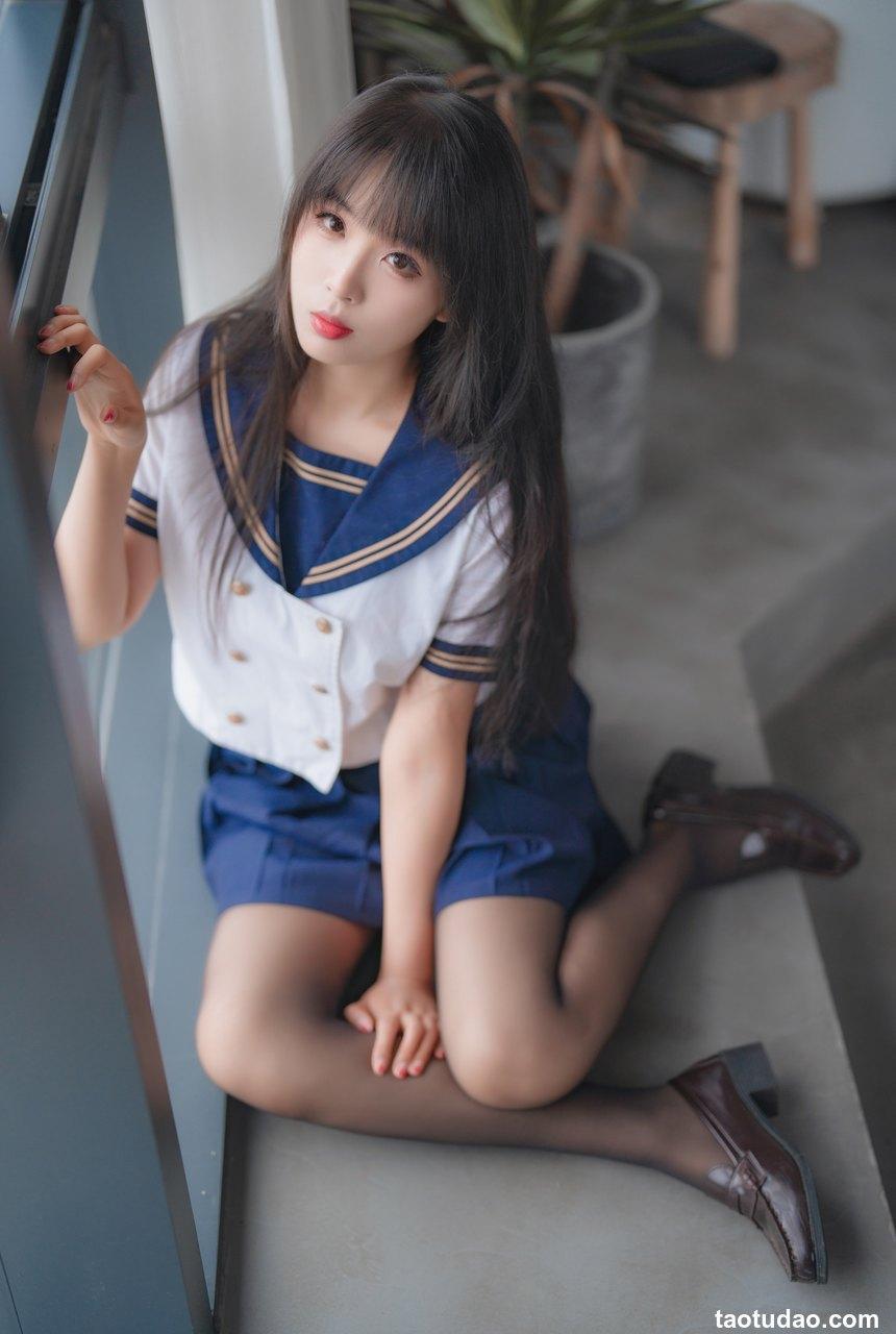 轩萧学姐 - 2023生日作 5月舰长 黑丝jk内衣 [32P-112MB]