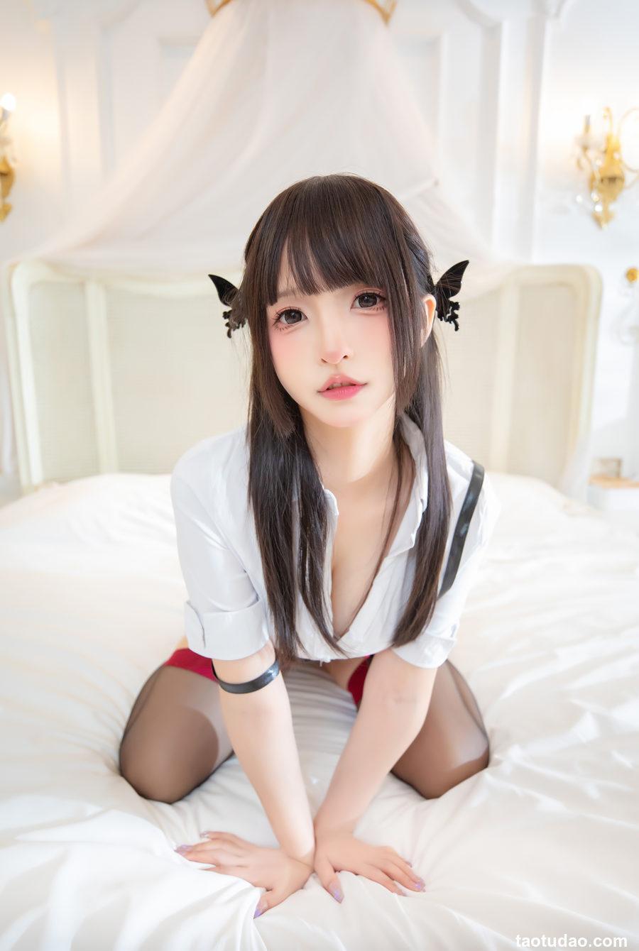 神楽坂真冬 -  皮裙秘书 [75P+2V-313MB]