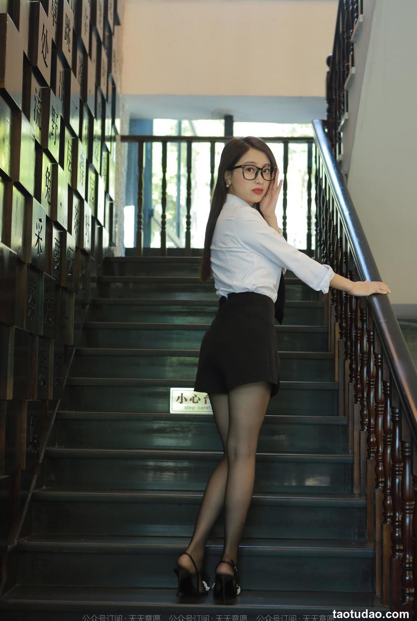 [IESS异思趣向] 2022.11.05 丝享家 1259 小婕《可爱玉姐》[87P-91.2M]