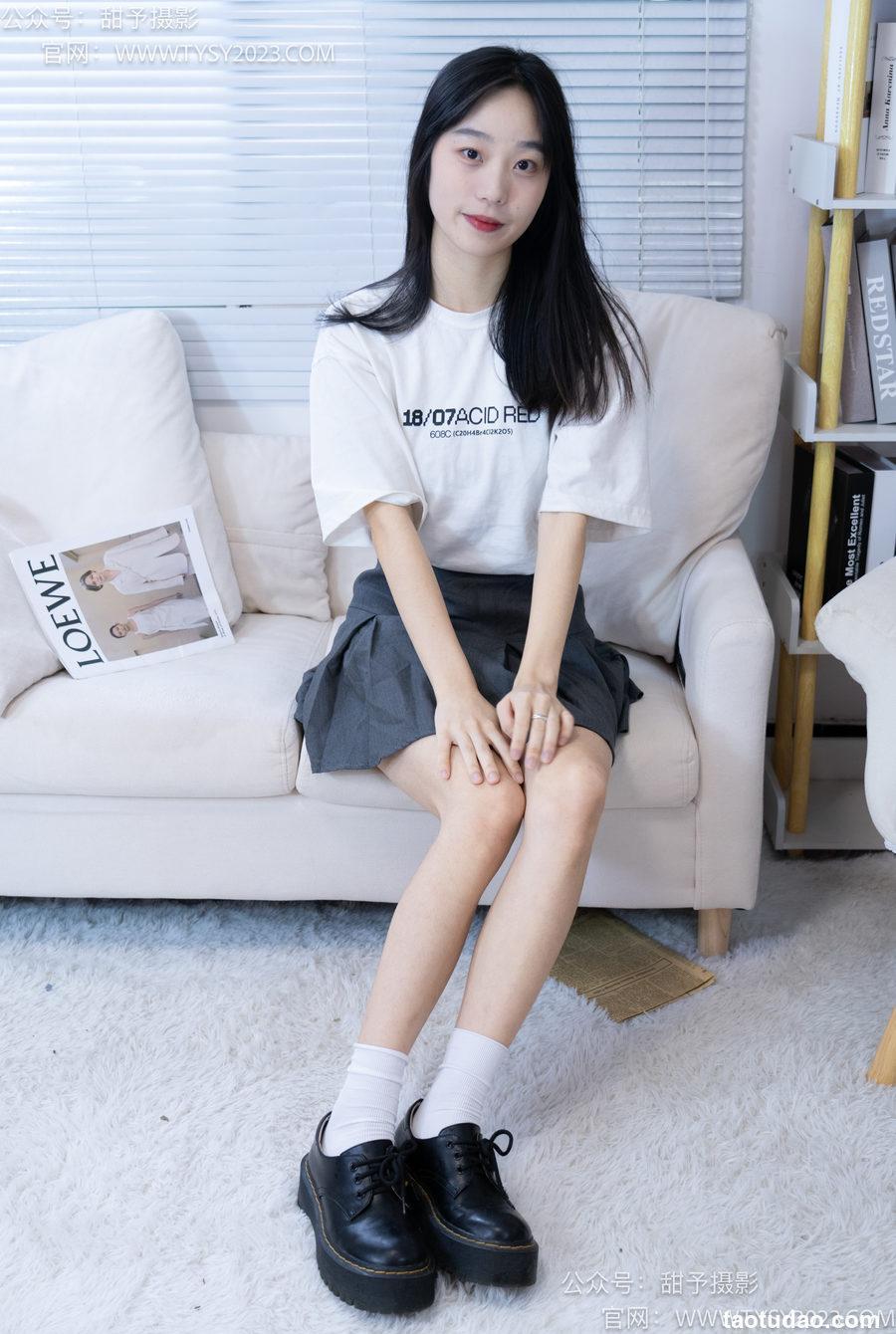 甜予摄影 NO.008 艺艺-皮鞋、白棉袜、裸足 [122P-2.95G]