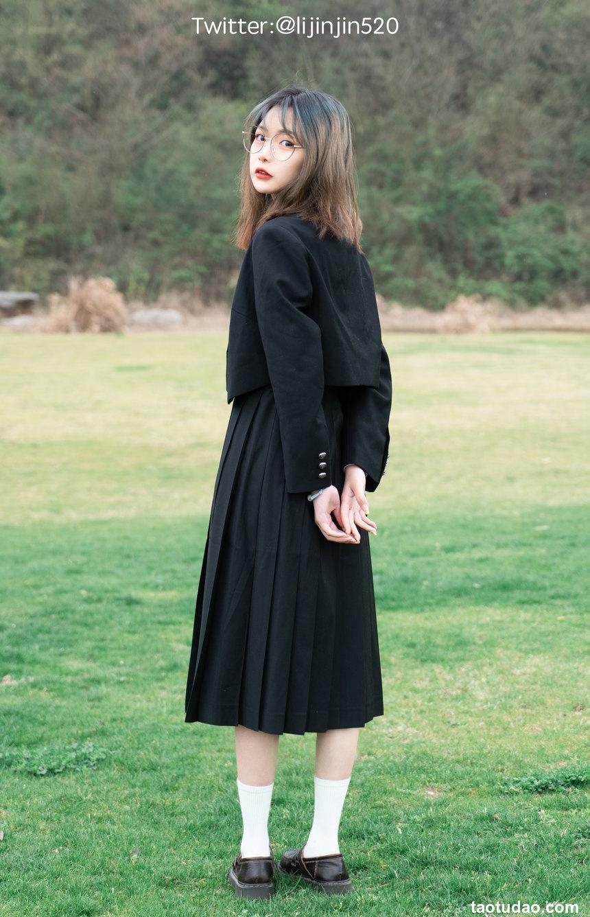 梨瑾瑾 - NO.16 户外黑长服 [20P-263MB]