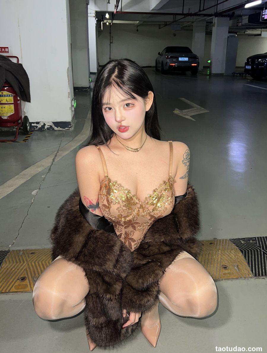 小u优优子 - 貂皮大衣 [50P-43MB]