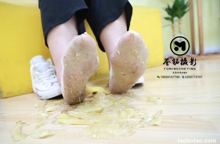 [誉铭传媒]袜足摄影 2019年《2019.07.07定制作品》[84P／476MB]