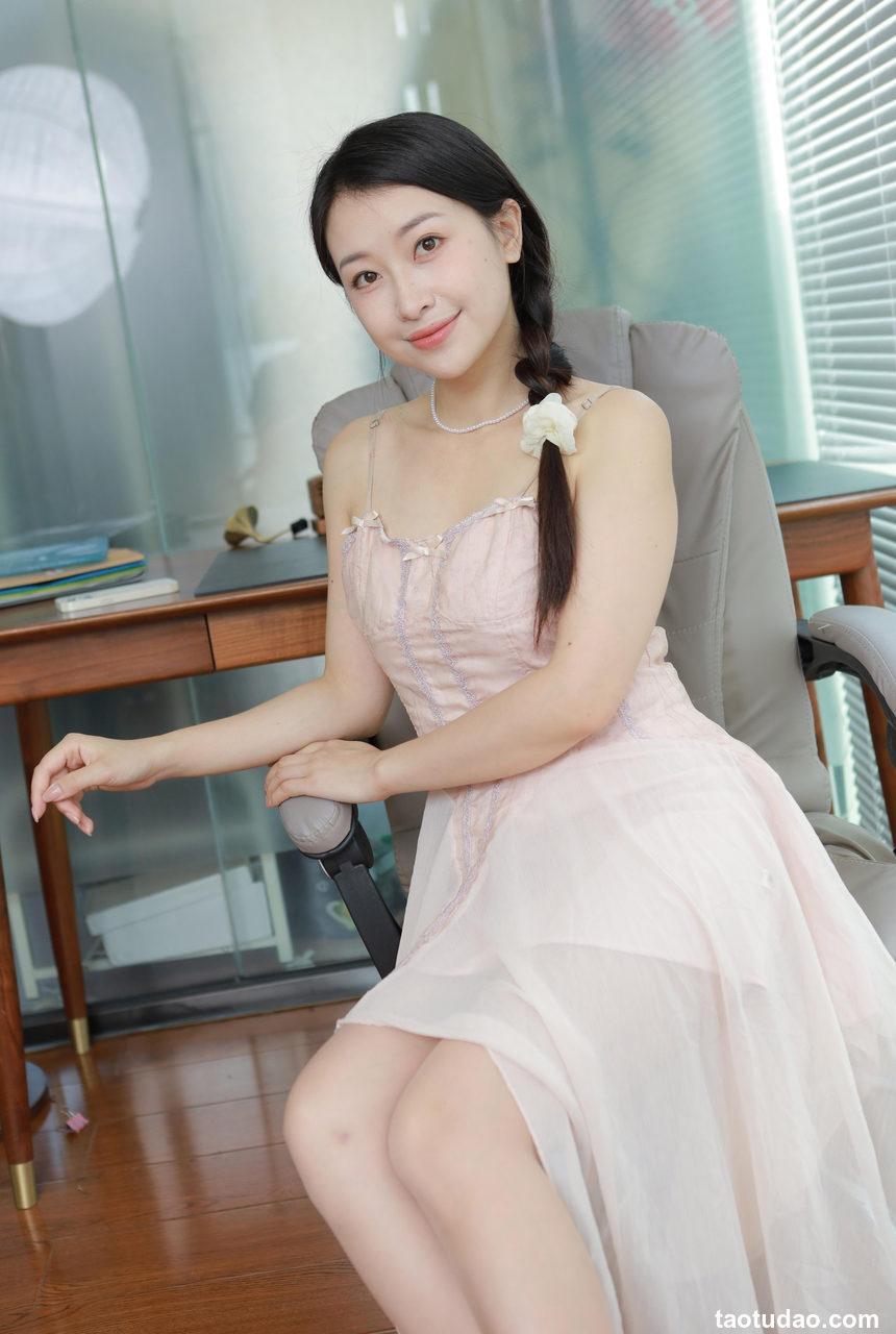 [IESS异思趣向] 2024.07.02 丝享家 1783 小婕《藕粉吊带裙》[78P-181MB]