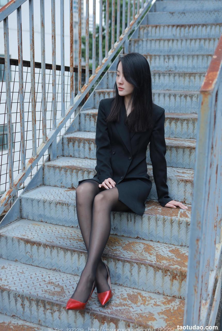 [IESS异思趣向] 2023.04.18 丝享家 1425 婉萍《小辣椒》[85P-96.4M]