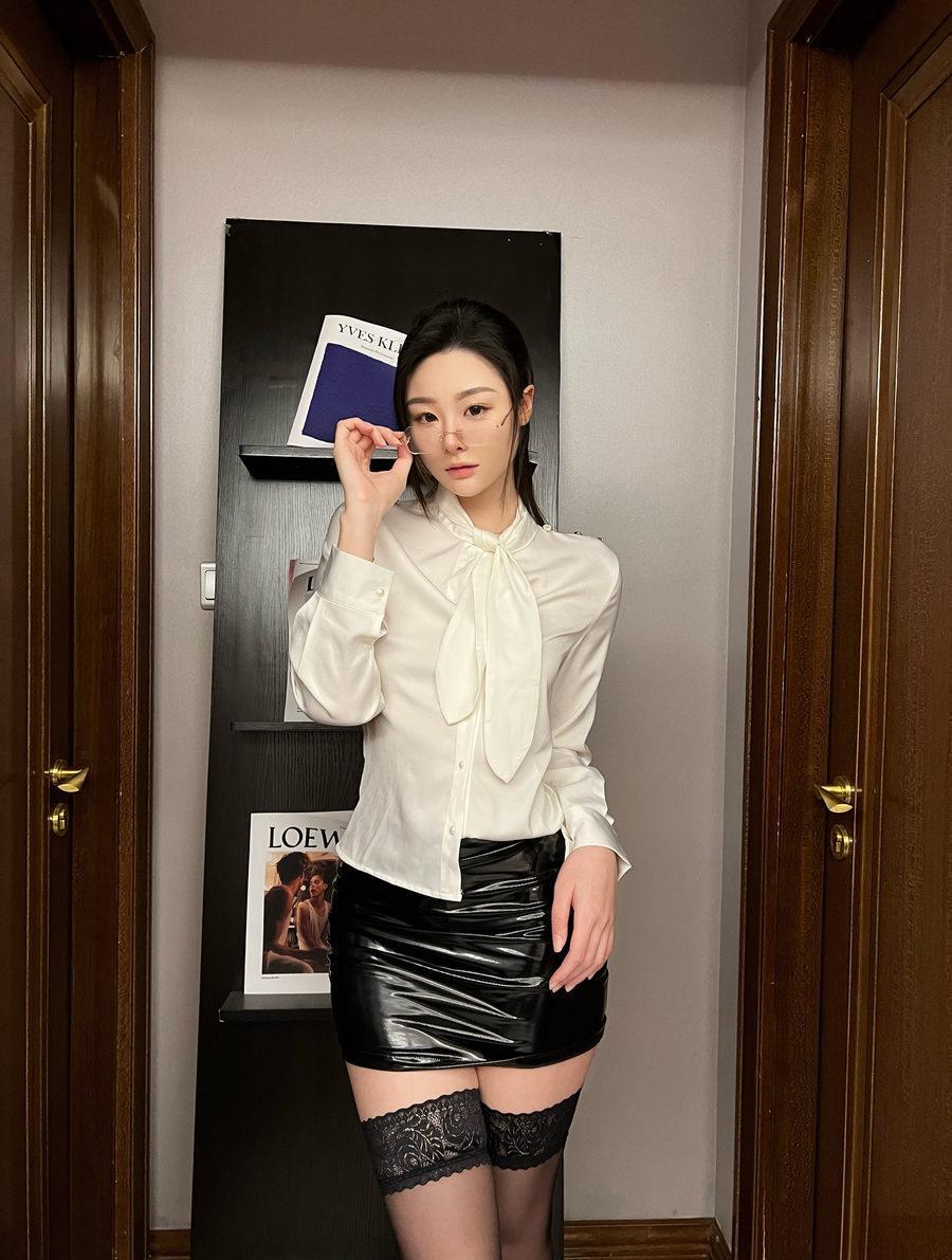 是小逗逗 - NO.001 黑丝玉足[31P-112M]