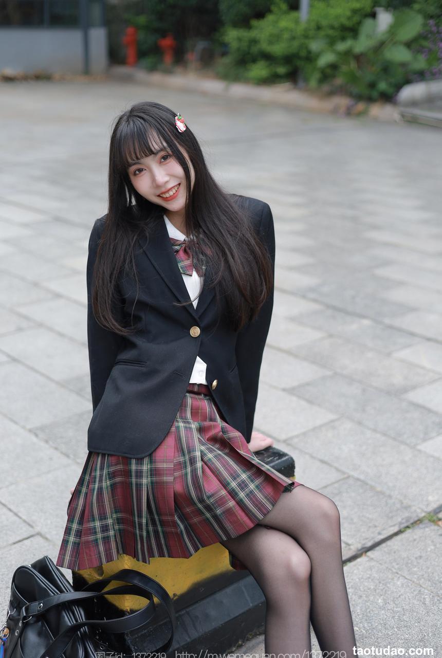 [IESS异思趣向] 2023.02.23 丝享家 1370 团团《春天的味道》[77P-100.3M]