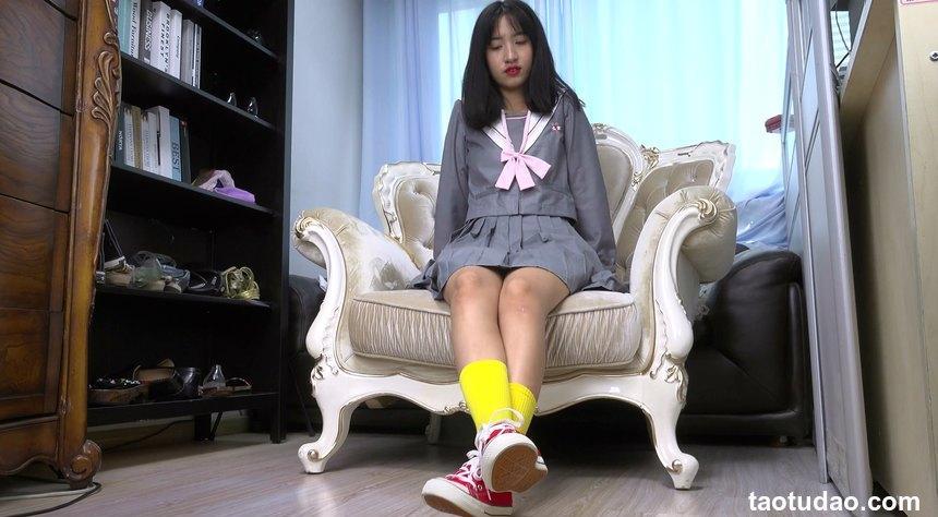 [Sexy Asian Girls Feet]NO.054 雪菲脱掉帆布鞋把脚纹路给你看[227P／600MB]