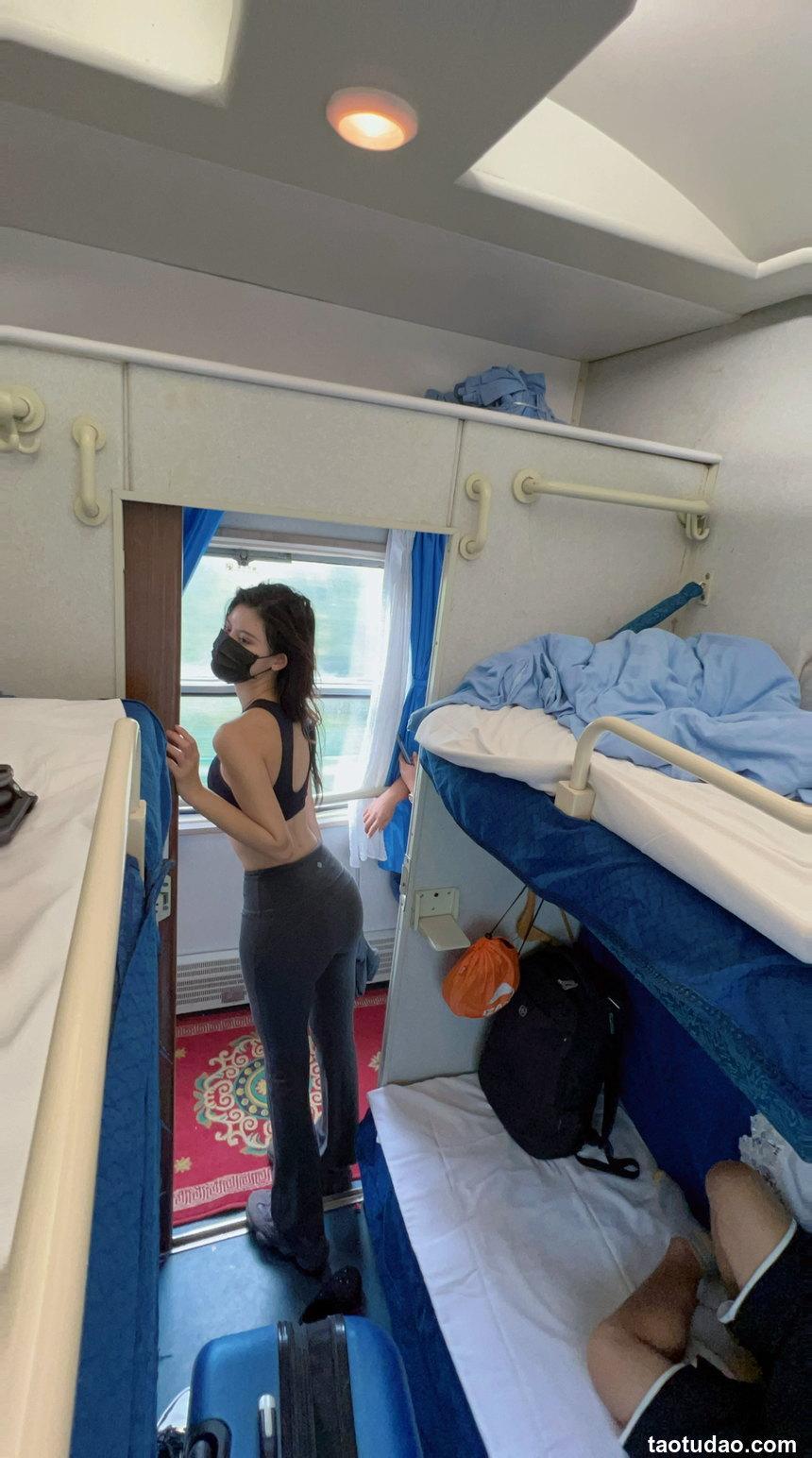 就是阿朱啊 - 火车卧铺 [13P-8MB]