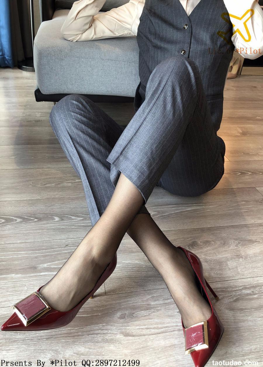 [Pilot]NO.009 爱穿正装的OL小乐-裤里黑丝[38P／101MB]