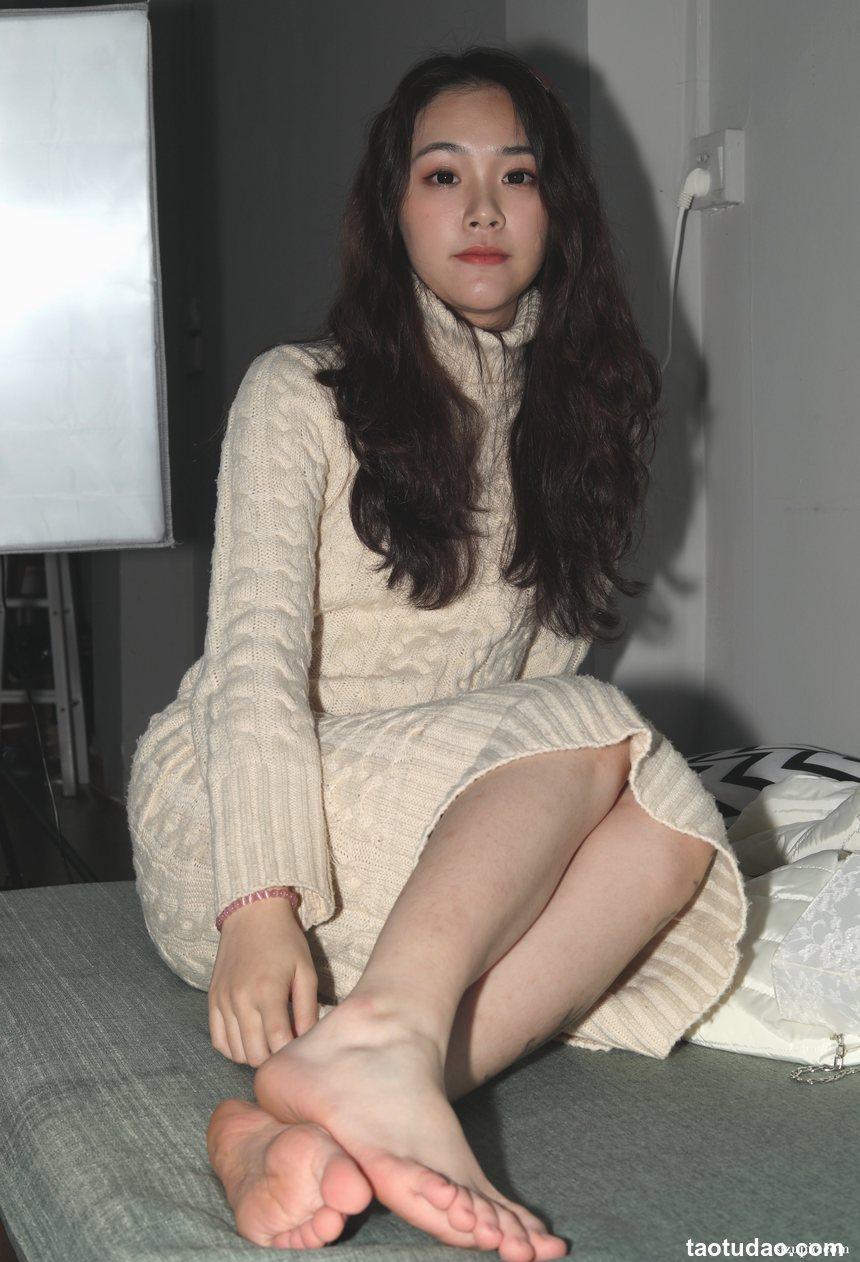 Pary摄影 NO.046 大美女琪琪脚底大餐，近距离脚底特写，汗腺清晰可见[130P／289MB]