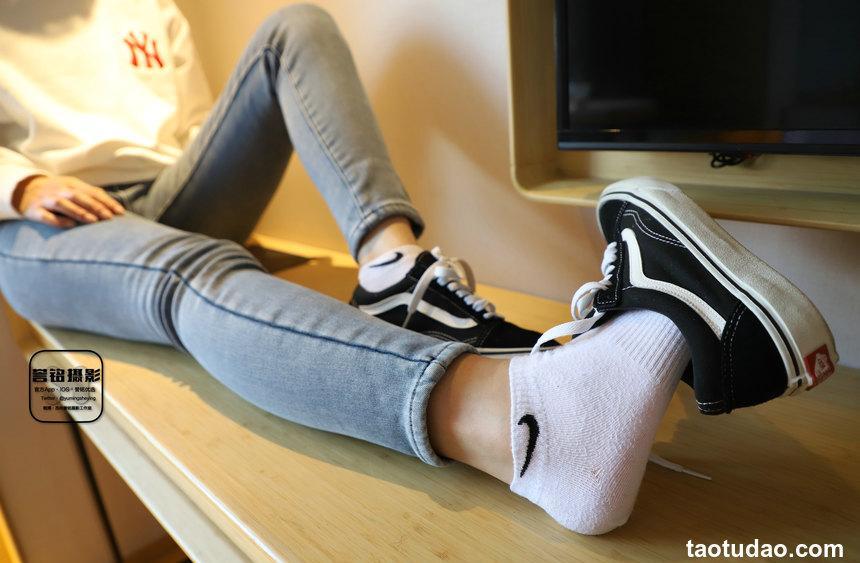 [誉铭传媒]袜足摄影 2023年《新年作品二》[85P+1V／0.97GB]