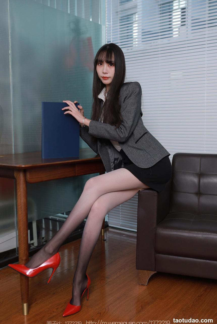 [IESS异思趣向] 2023.01.08 丝享家 1323 团团《黑白渐变》[85P-90.1M]