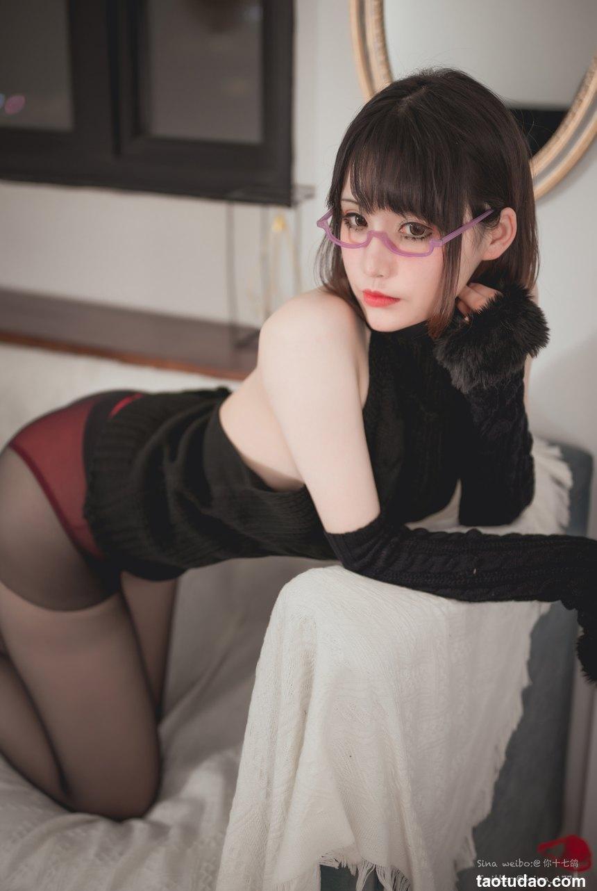 你十七鸽 - NO.002 宿醉毛衣 [41P-291MB]