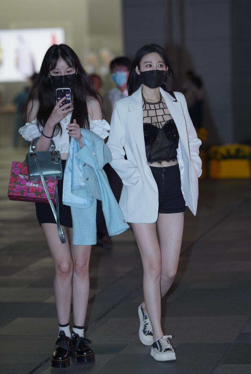 都市丽人笔直美腿闺蜜【46P-675MB】