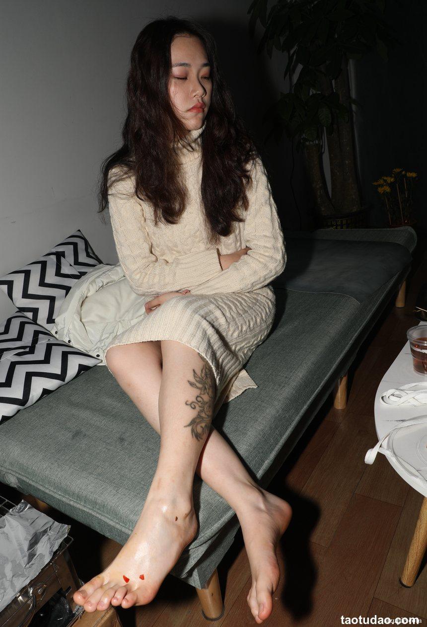 Pary摄影 NO.046 大美女琪琪脚底大餐，近距离脚底特写，汗腺清晰可见[130P／289MB]