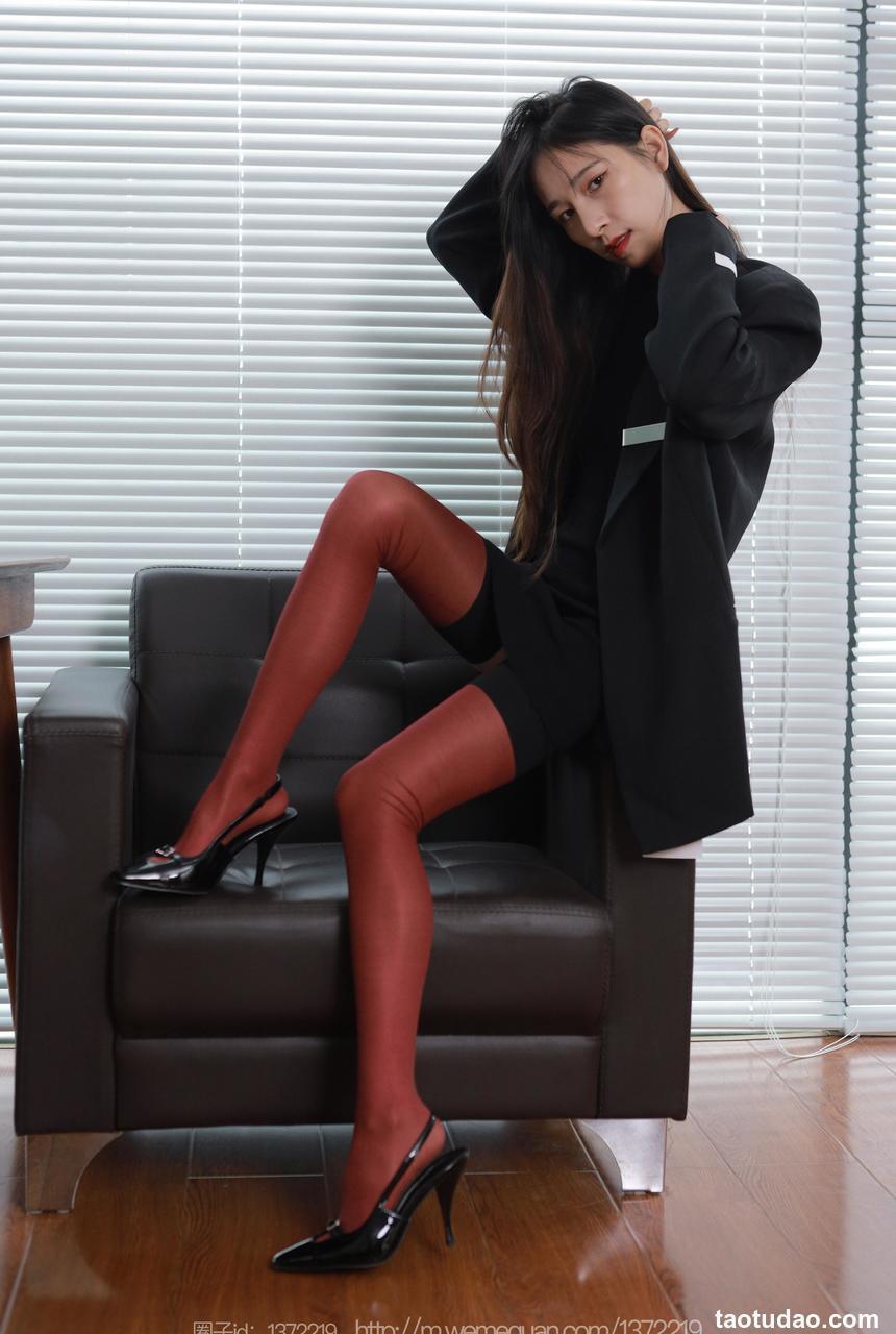 [IESS异思趣向] 2023.01.05 丝享家 1320 美子《半筒红与黑》[90P-87.9M]