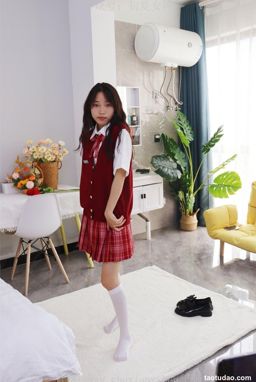 初夏女神 NO.014 蓝莓 S码大红色JK套搭小黑皮鞋[100P+1V／6.11GB]