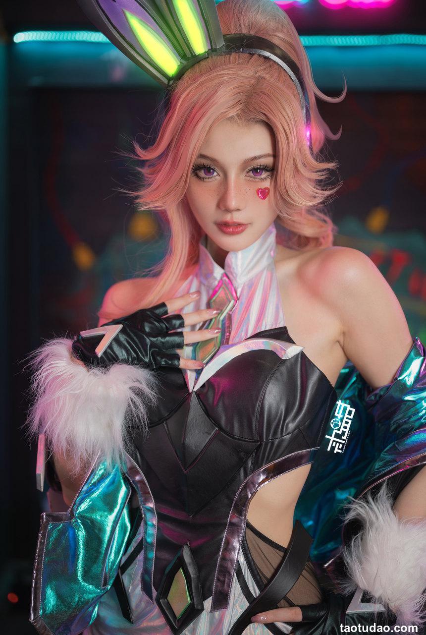 如月灰 - NO.25 英雄联盟 厄运小姐 [17P-104MB]