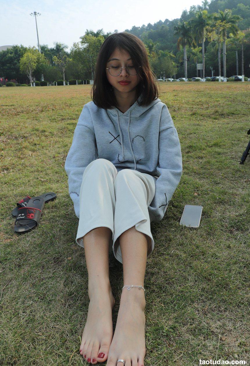 Pary摄影 NO.051 大学生静雯室内室外展示36码小可爱美脚[121P／311MB]