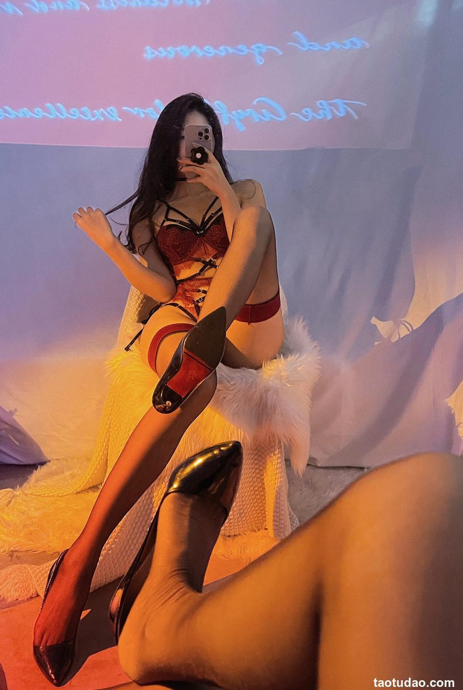 纪念小小v5 - 黑红诱惑 [30P-185MB]