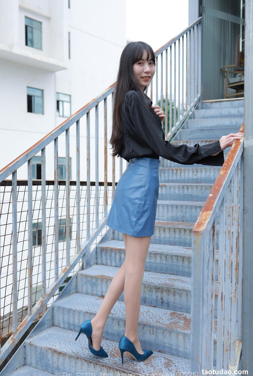 [IESS异思趣向] 2022.12.18 丝享家 1302 团团《迷人的蓝色》[84P-106.7M]