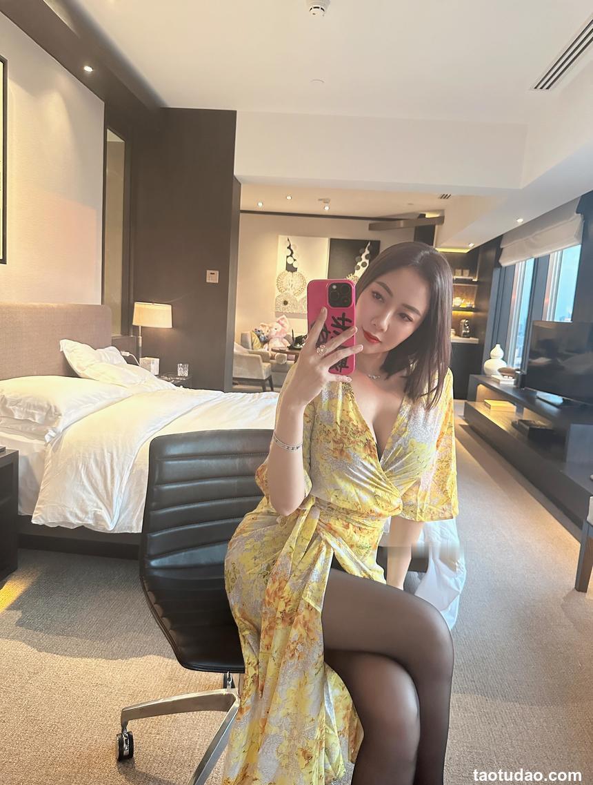 果儿Victoria - 黄色战袍[23P-27MB]