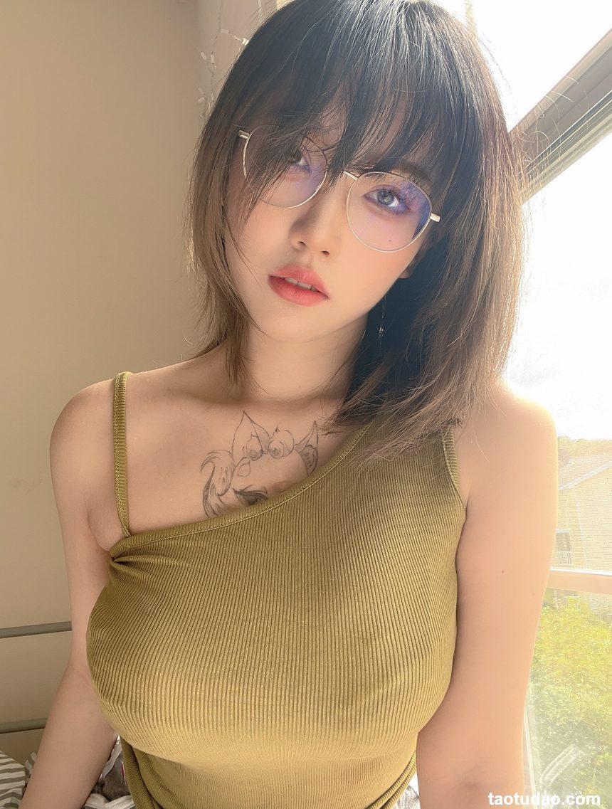 爱发电]狐洛洛子-25和50元档图包 [329P-523MB]