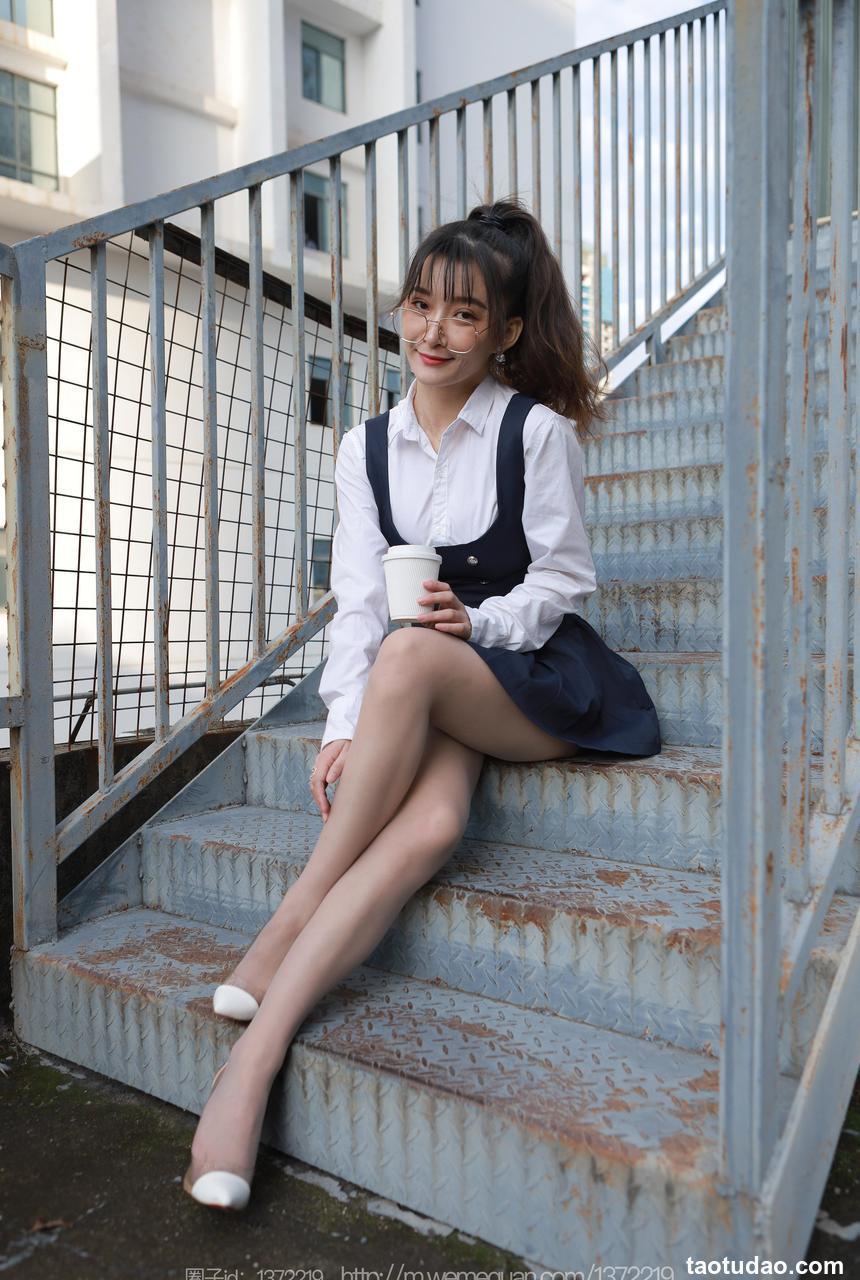 [IESS异思趣向] 2022.12.13 丝享家 1297 秋秋《楼梯偶遇婉萍》[79P-89.2M]