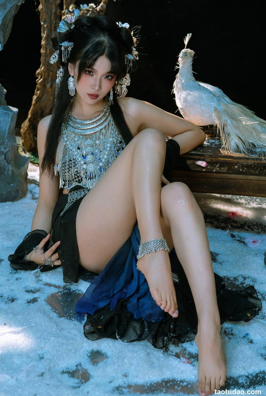 奶桃桃&轩萧学姐 - 苗疆少女 [24P+1V-400M]