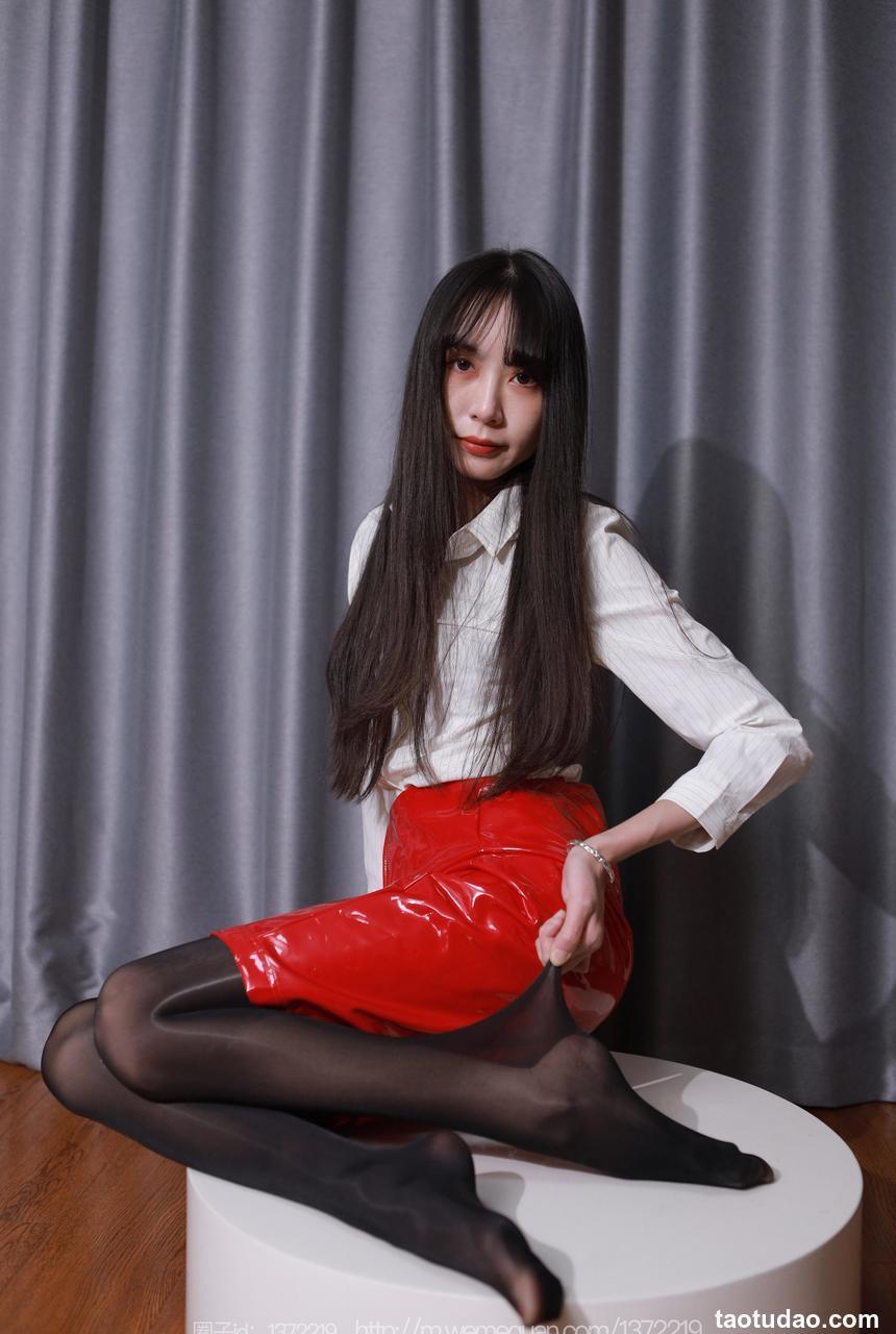 [IESS异思趣向] 2022.12.25 丝享家 1309 团团《红色姓感漆皮》[89P-96.2M]