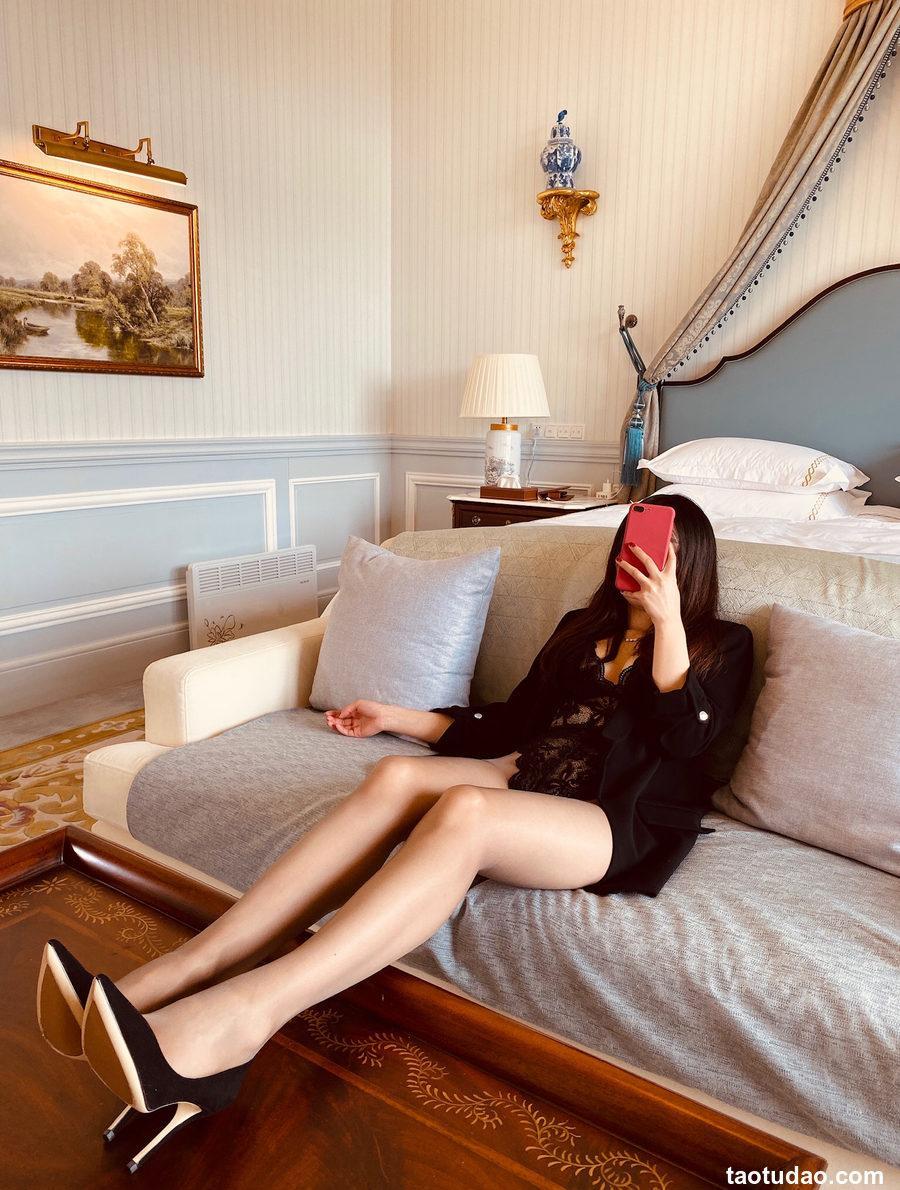 软妹小九九[July芝岚] - 蕾丝裙油亮 [20P-37MB]