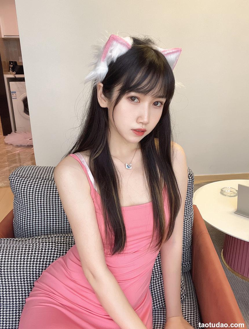 不呆猫 - NO.35 浴室粉色激凸人妻 [39P+1V-420MB]