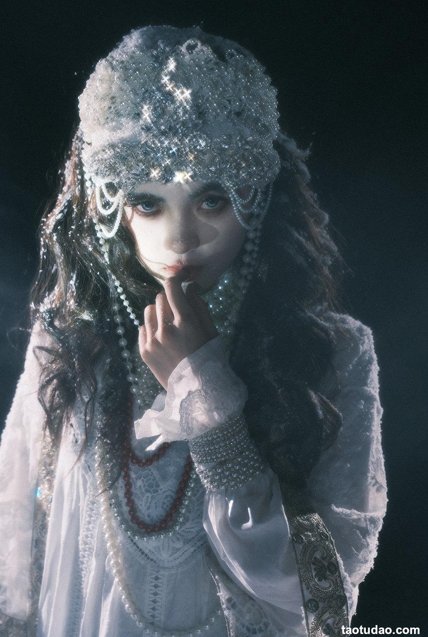 [YITUYU艺图语]2022.12.24 她是龙 Linglingxue_[28+1P／209MB]