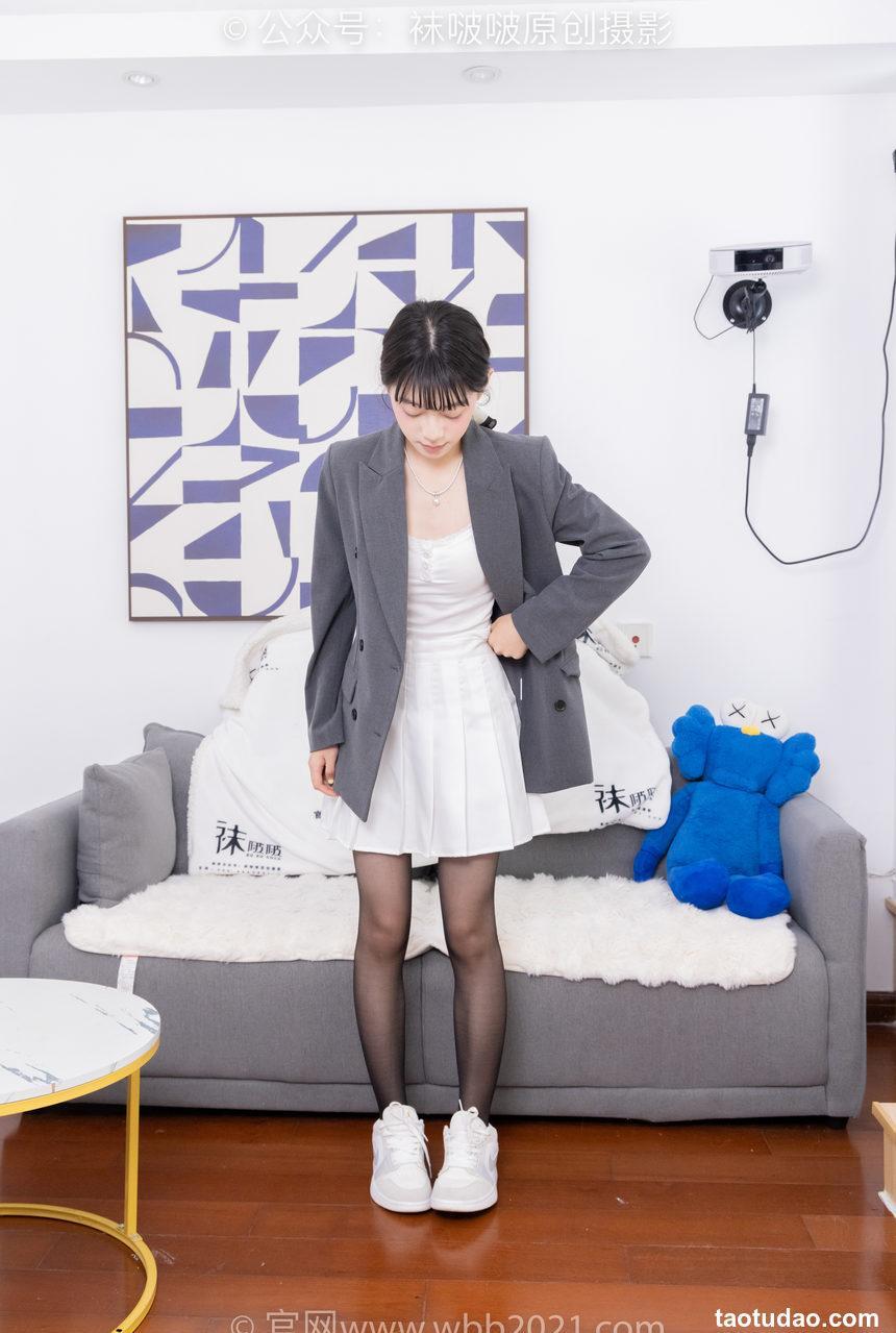 [BoBoSocks袜啵啵]NO.404 糯米-板鞋、黑丝、ol风[145P+1V／6.13GB]