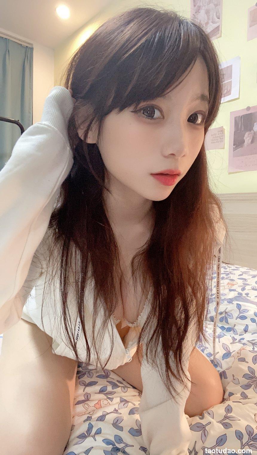 usejan(蓝蓝) - NO.14 白色连帽衫 [50P1V-180MB]