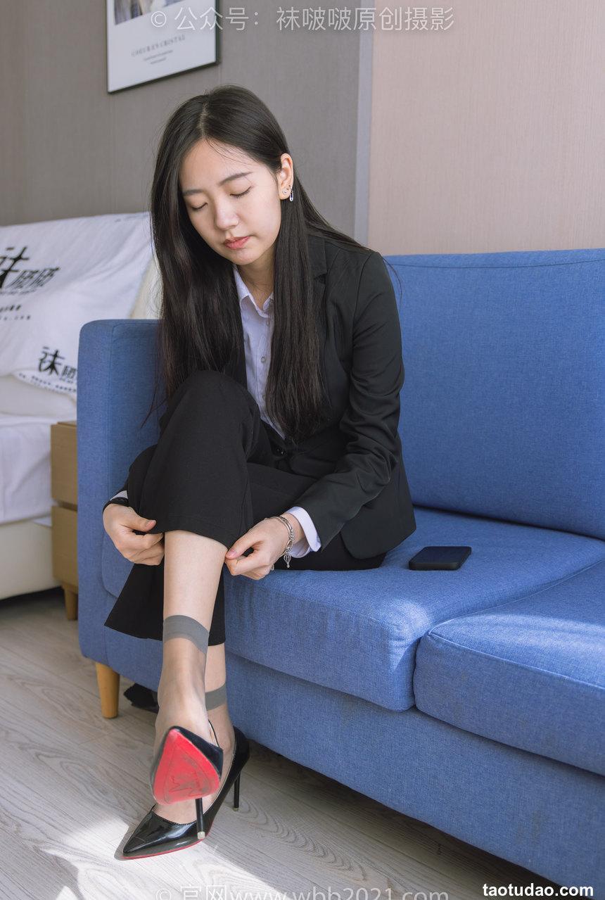 [BoBoSocks袜啵啵]NO.245 小甜豆-高跟鞋、短灰丝、半蹲镜头较多 [300P+1V／8.48GB]