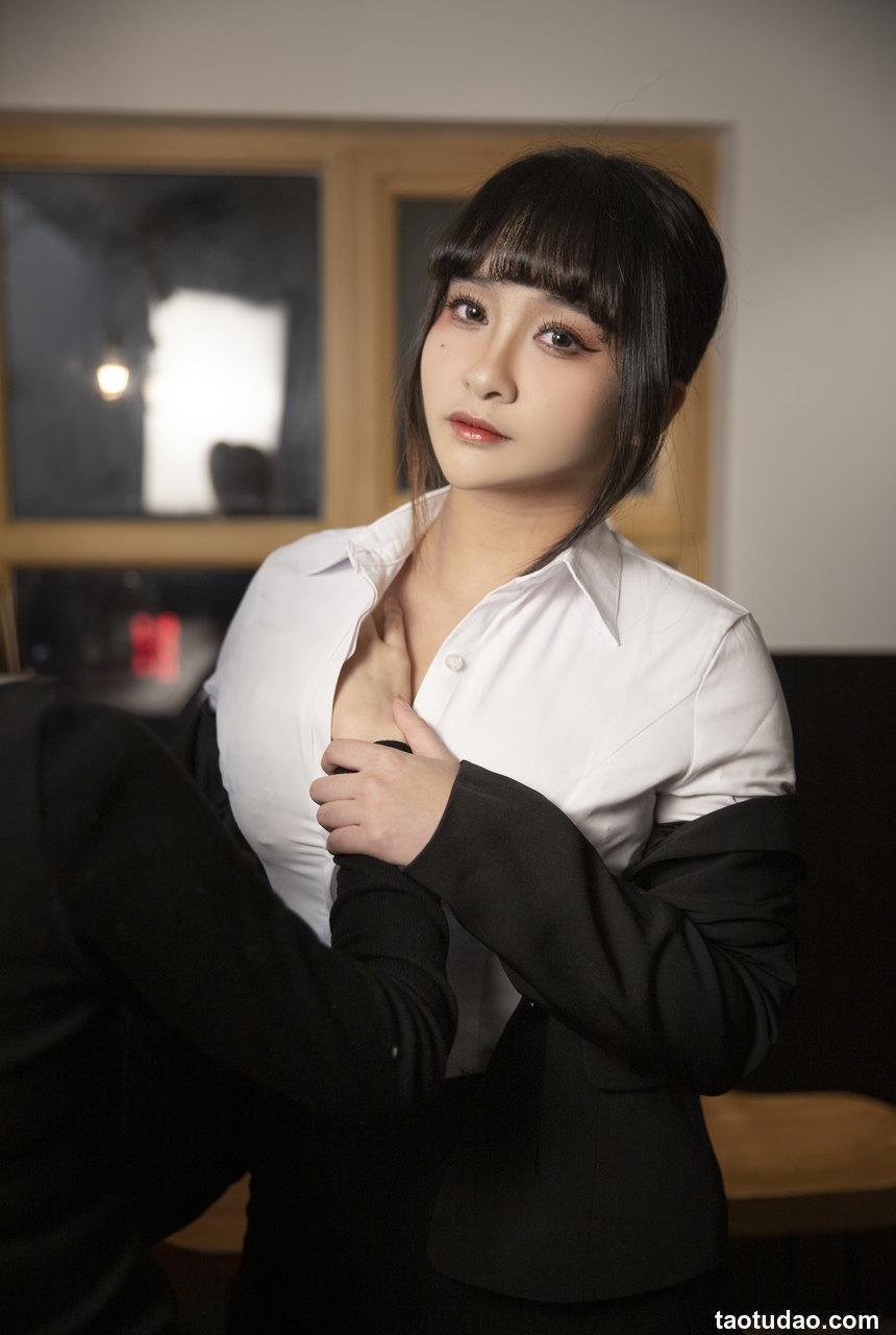 洛璃 LoLiSAMA - NO.40 醉酒OL [104P+1V-1.67GB]