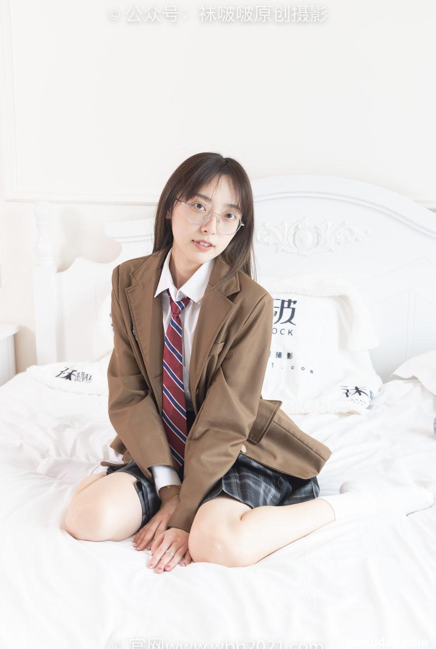 [BoBoSocks袜啵啵]NO.370 稚予-板鞋、白棉袜、灰色棉船袜[140P+1V／5.48GB]