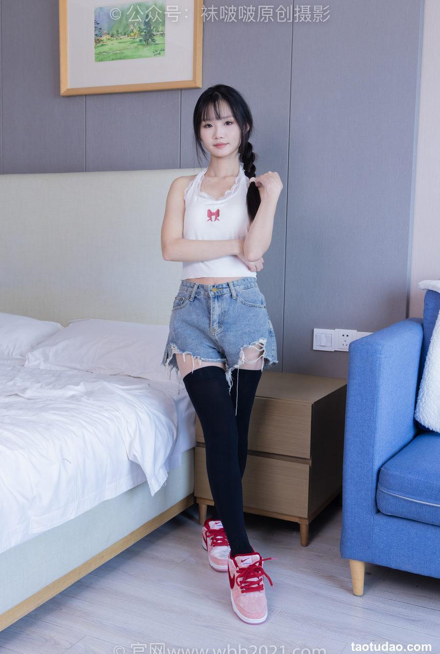 [BoBoSocks袜啵啵]NO.390 甜甜圈-板鞋、厚黑丝大腿袜、厚白丝大腿袜[148P+1V／6.19GB]