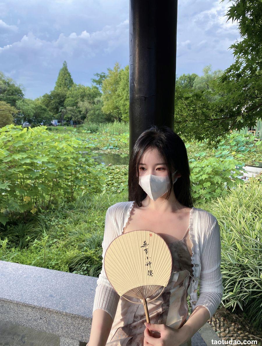 软妹小九九[July芝岚] - 良辰美足 [60P／242MB]