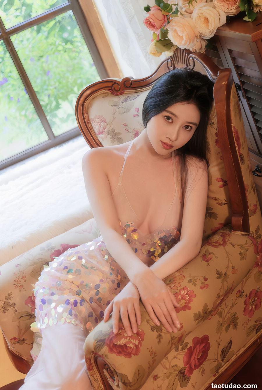 年年Nnian - 亮片透明礼服 [42P-198MB]