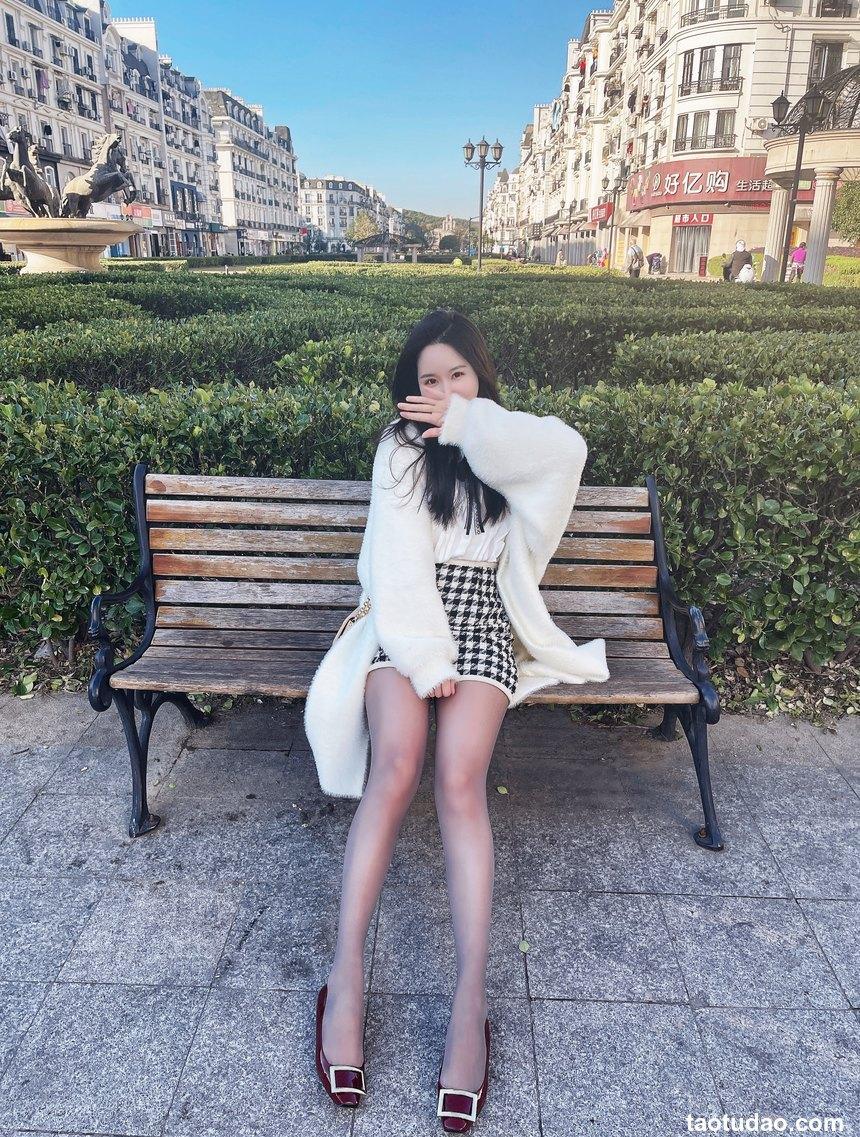 软妹小九九[July芝岚] - 灰丝户外 [48P-222MB]