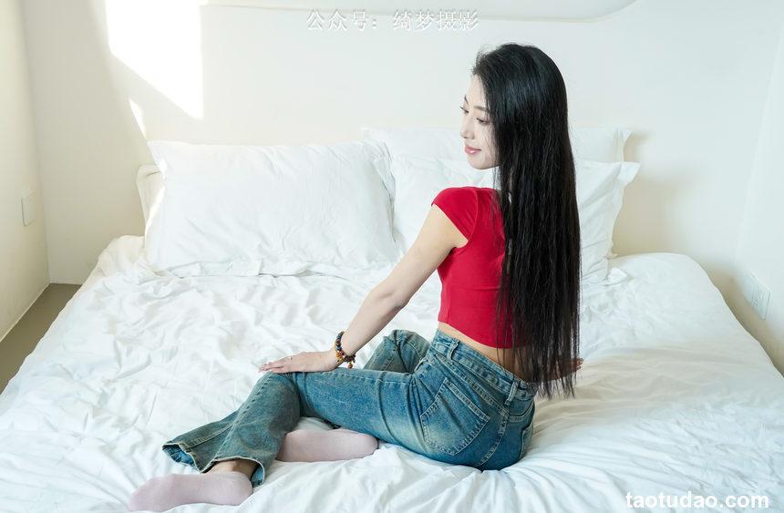 [绮梦摄影] 2024.10.22 NO.060 佳佳 珍藏无修无水印版 [126P+1V-4.08G]