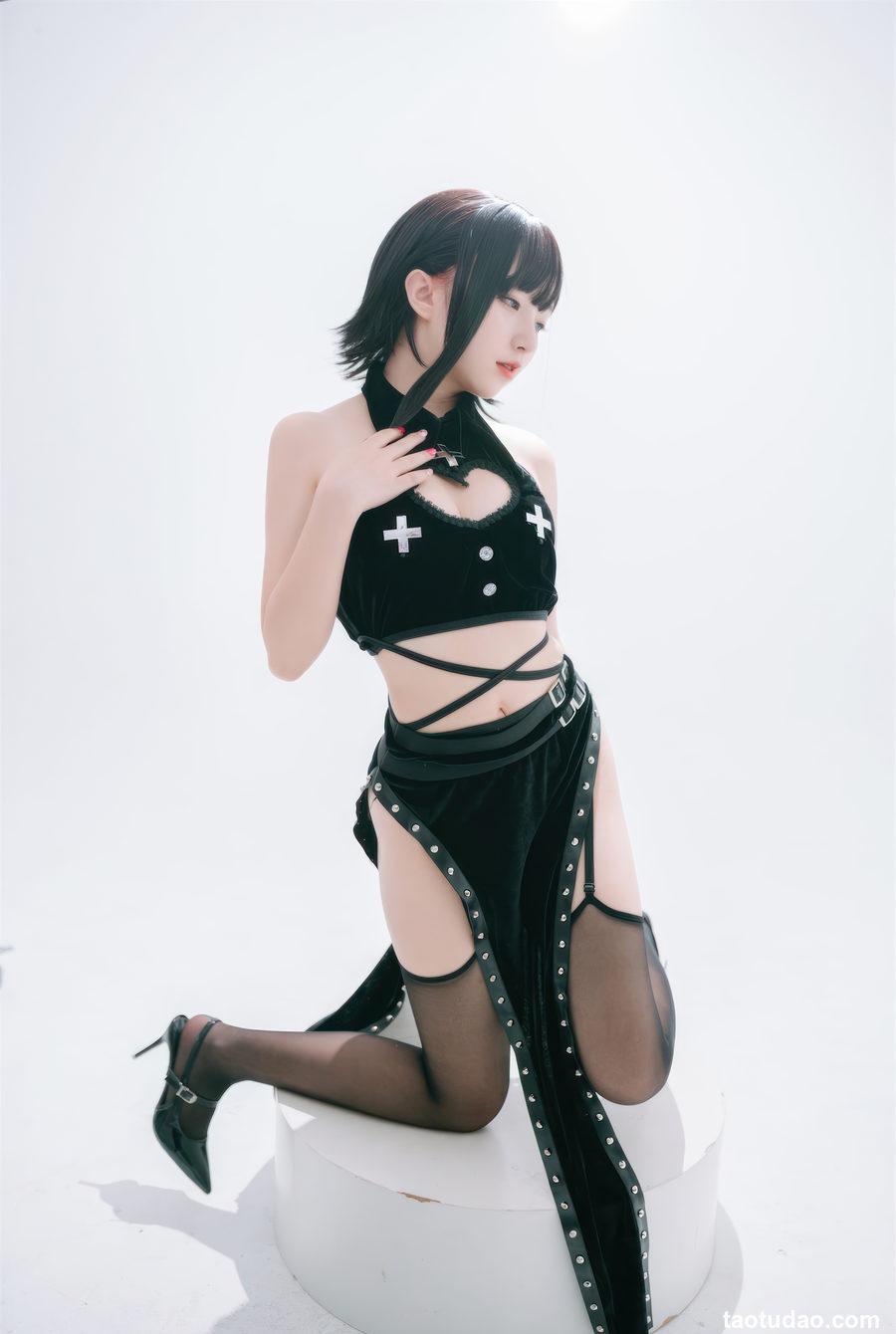 花铃 - 吊带袜修女 [71P-400MB]