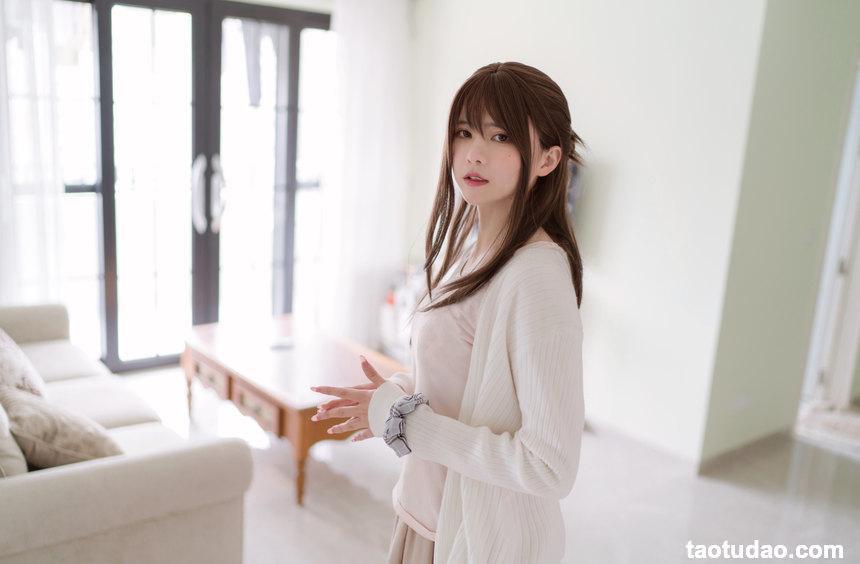 眼酱大魔王  — 人妻丝袜红茶[56P-991MB]